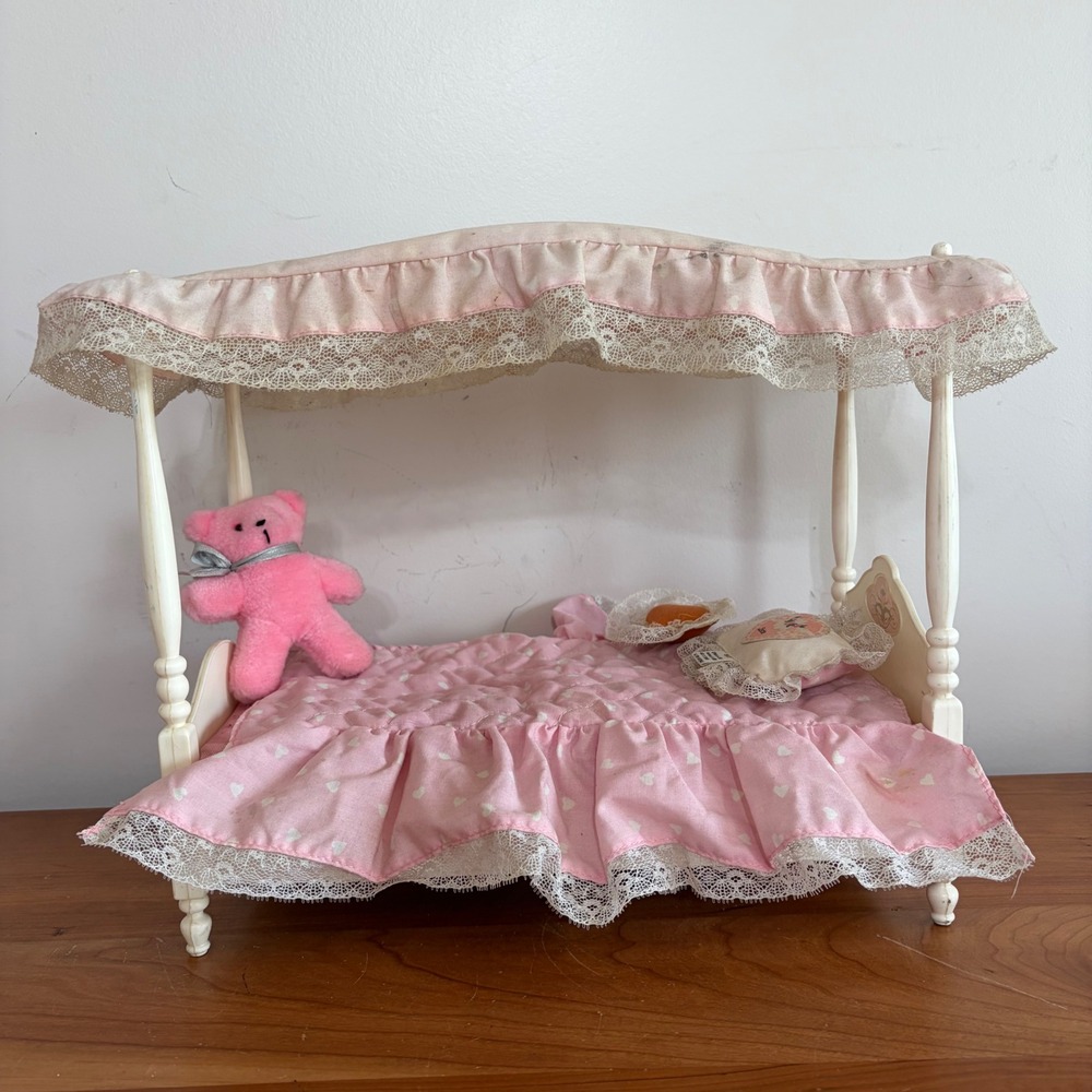 Vintage 1982 Barbie Dream Bedroom Canopy Bed Pink Hearts Lace Mattel 0001-0751